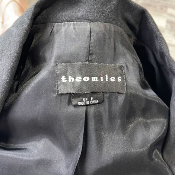 VTG Theo miles 100 percent silk blazer with shoulder pads runs large in black - Picture 4 of 7